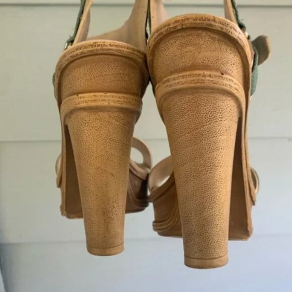 Ala Calcados Heels Size 6 - Picture 2 of 3